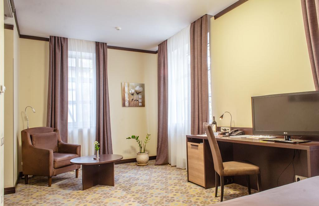 Park-Hotel Golosievo Kyiv Exterior foto
