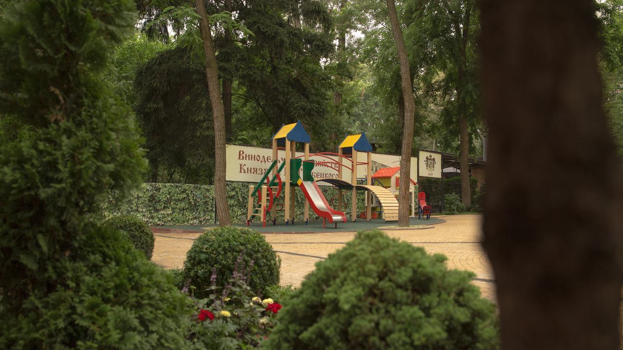 Park-Hotel Golosievo Kyiv Exterior foto